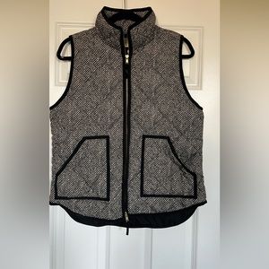 J. Crew Herringbone Print Excursion Quilted Puffer Vest size Medium.  NWOT